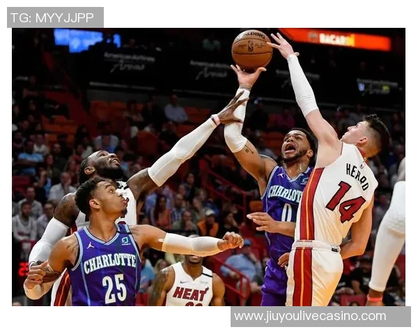 热火与勇士精彩对决录像回放分析全场亮点与战术解析 热火与勇士精彩对决录像回放分析全场亮点与战术解析